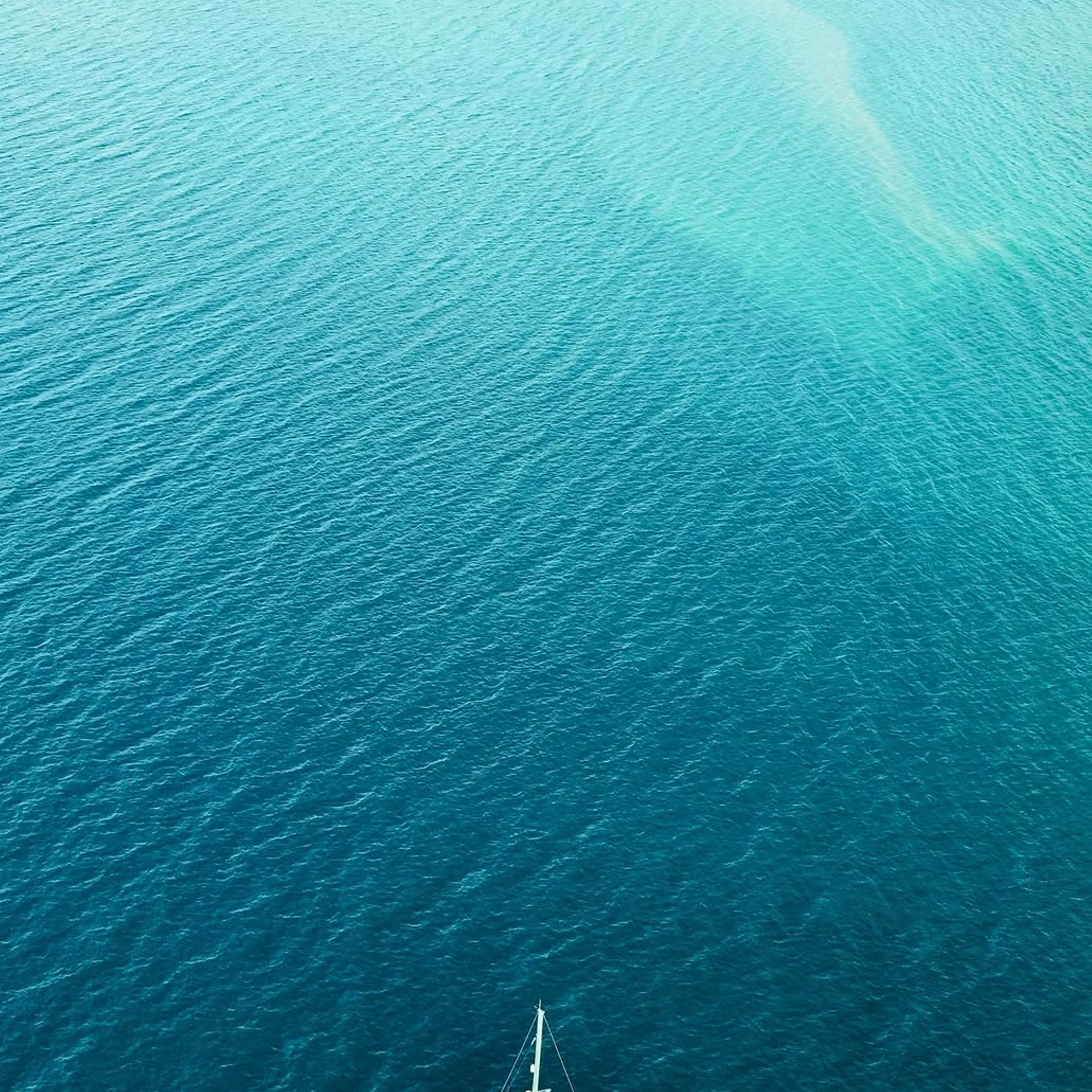 sailing in great barrier reef waters